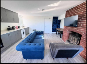 Canterbury Castle Lodge - 10 Bedroom Retreat